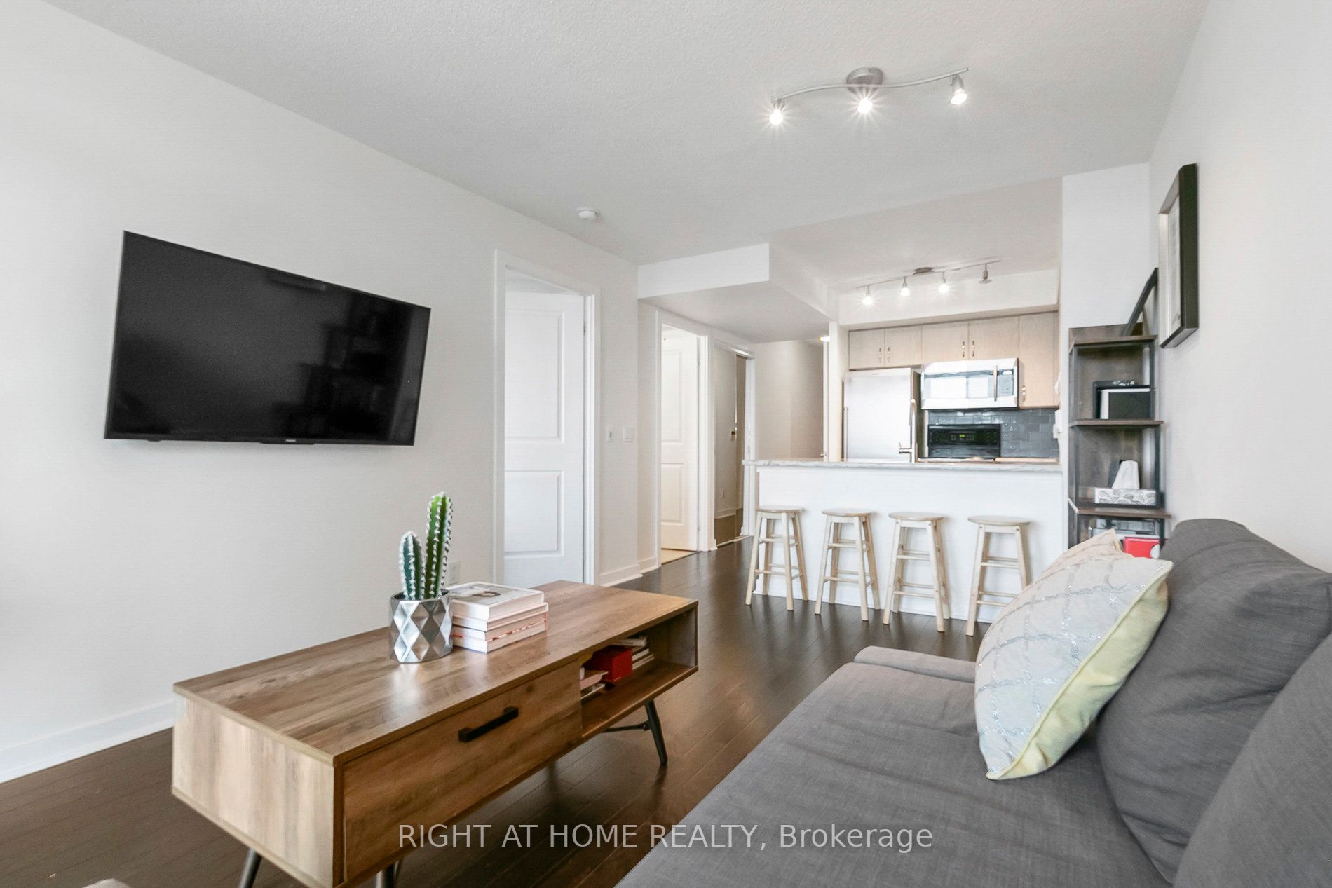 50 Lynn Williams St 1506