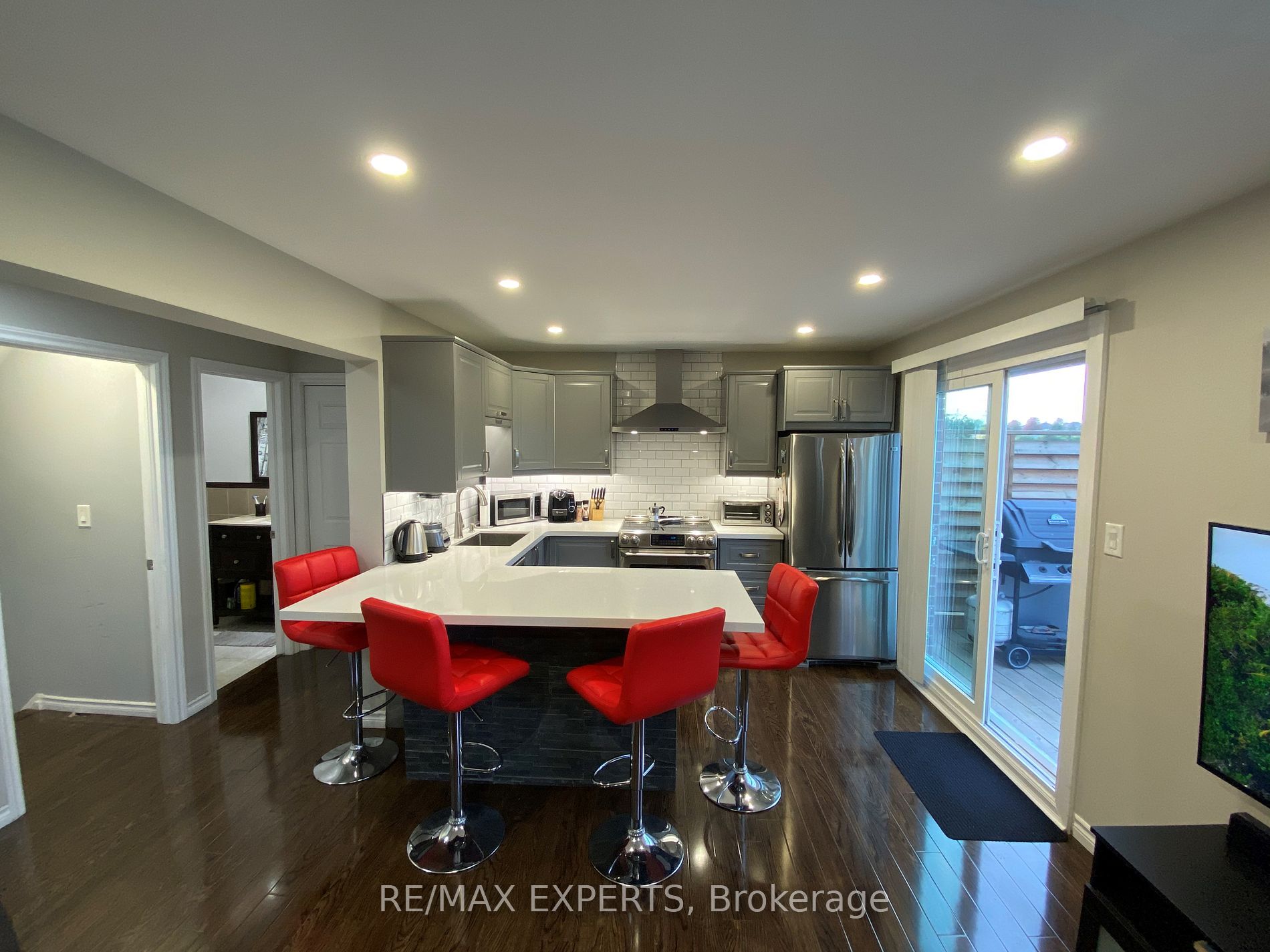 123 Albany Dr Main