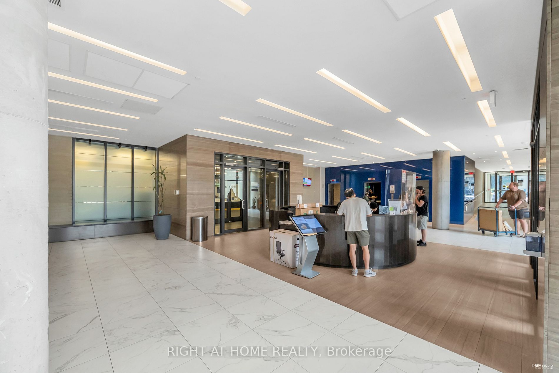 36 Lisgar St 619W