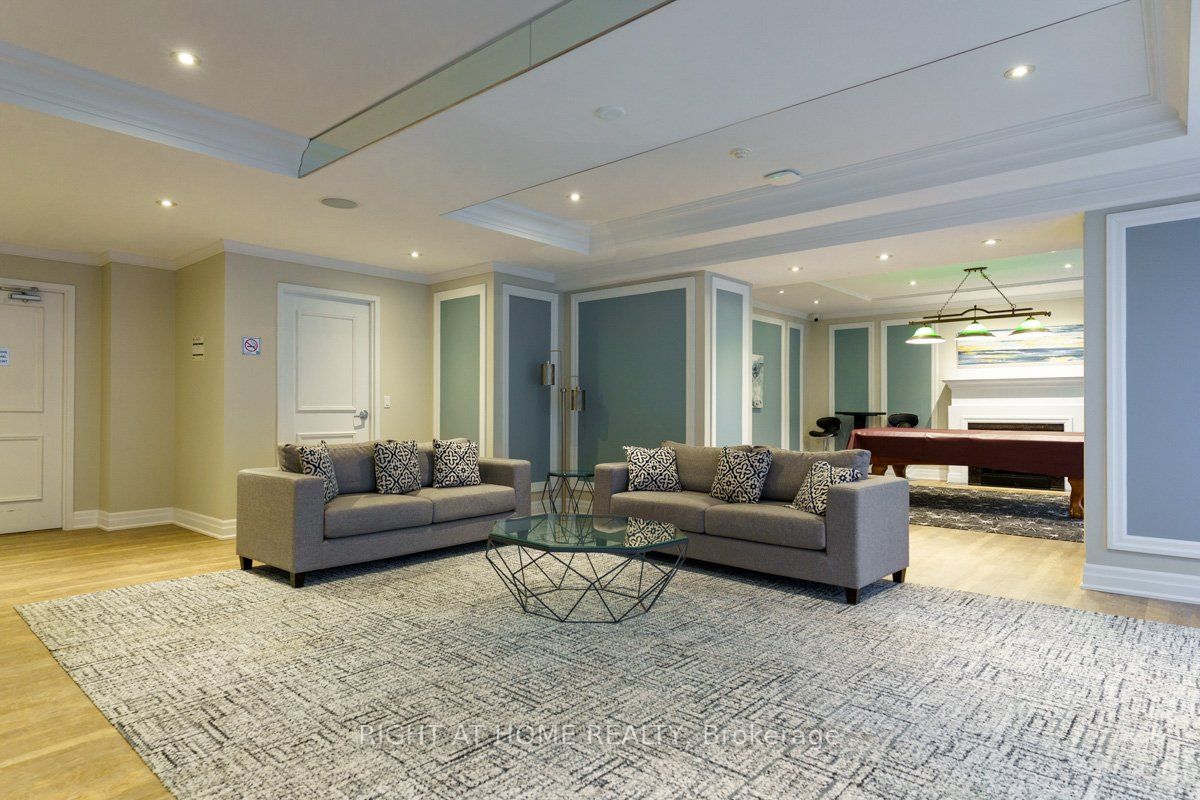 900 Mount Pleasant Rd 704