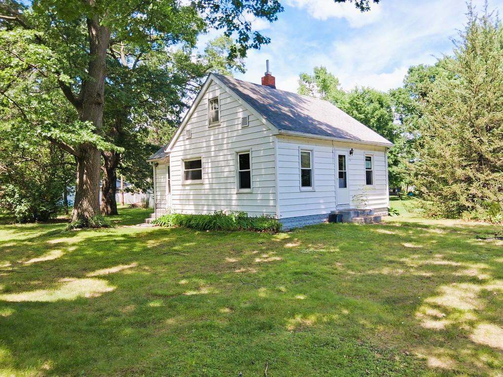This affordable cute & cozy home sits on a gorgeous, wooded lot. Built in hutches in dinning, wood floors, main floor laundry, central air, and vinyl siding.