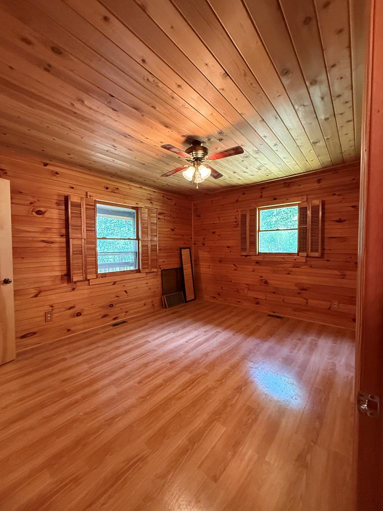 102 Overland Trail
