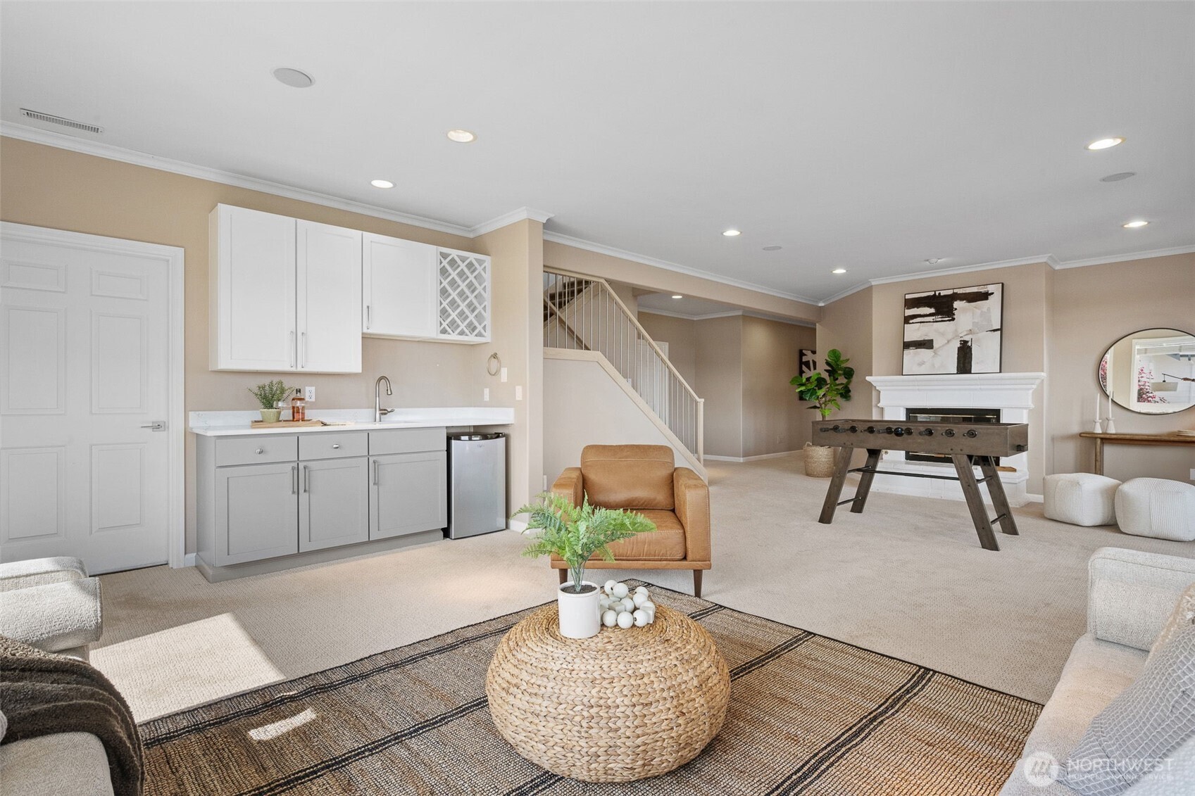 7 33rd Avenue NW