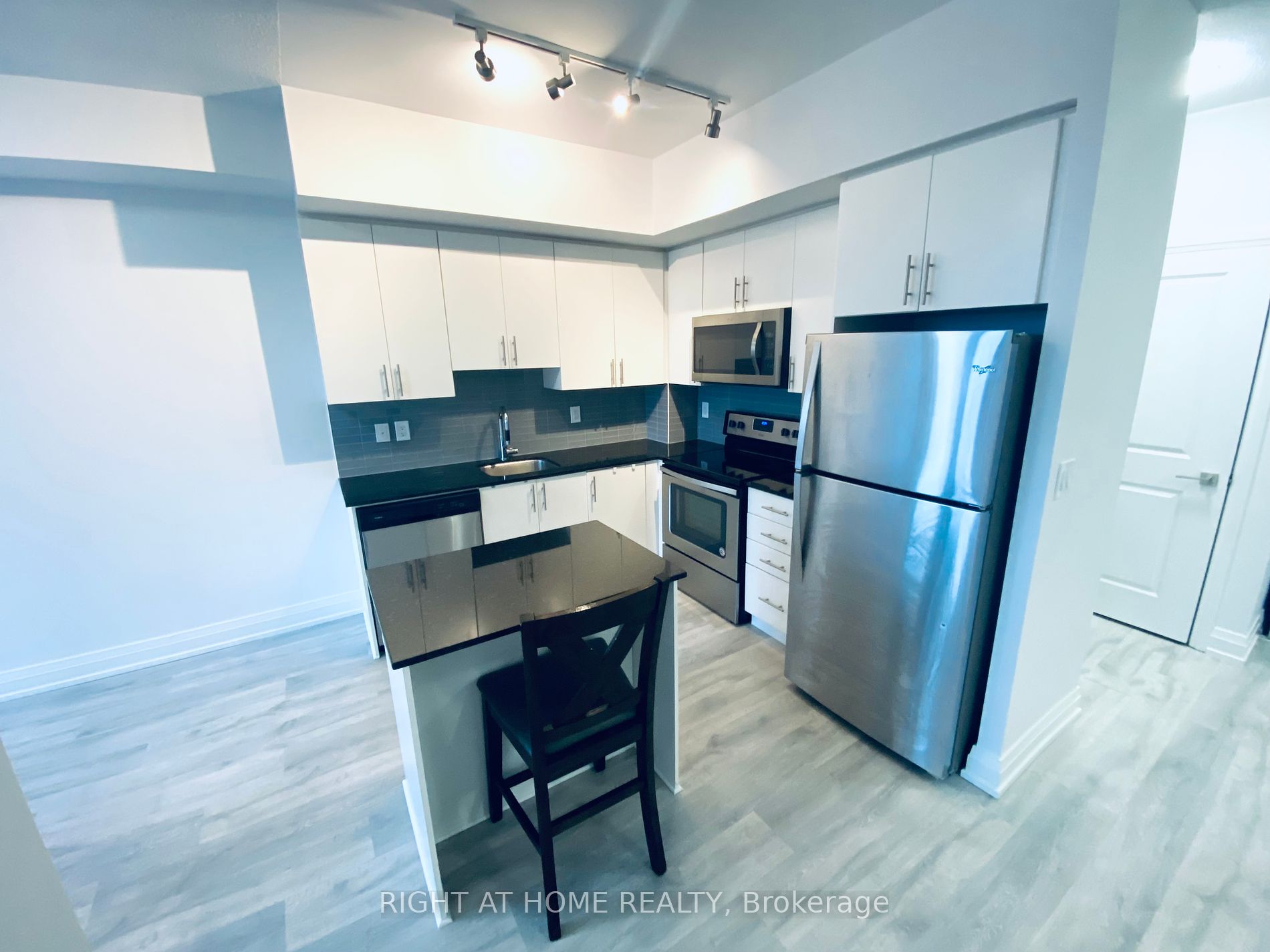 3600 W Highway 7 221