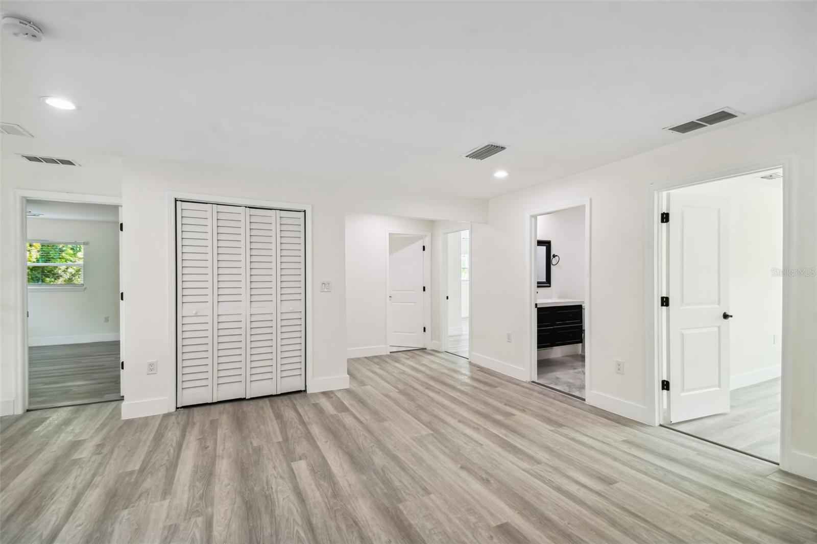 4910 W San Miguel Street