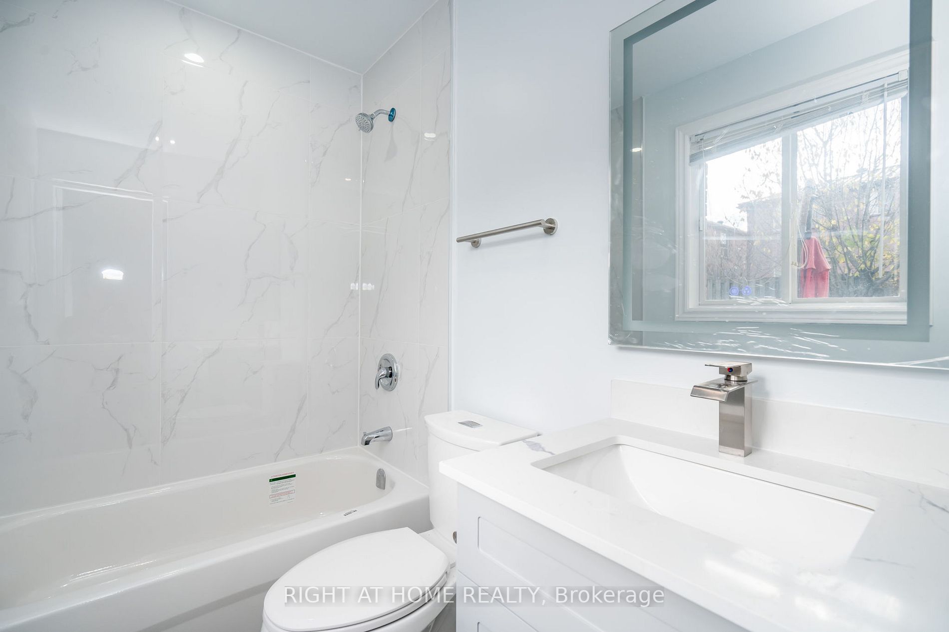 1052 Dina Cres