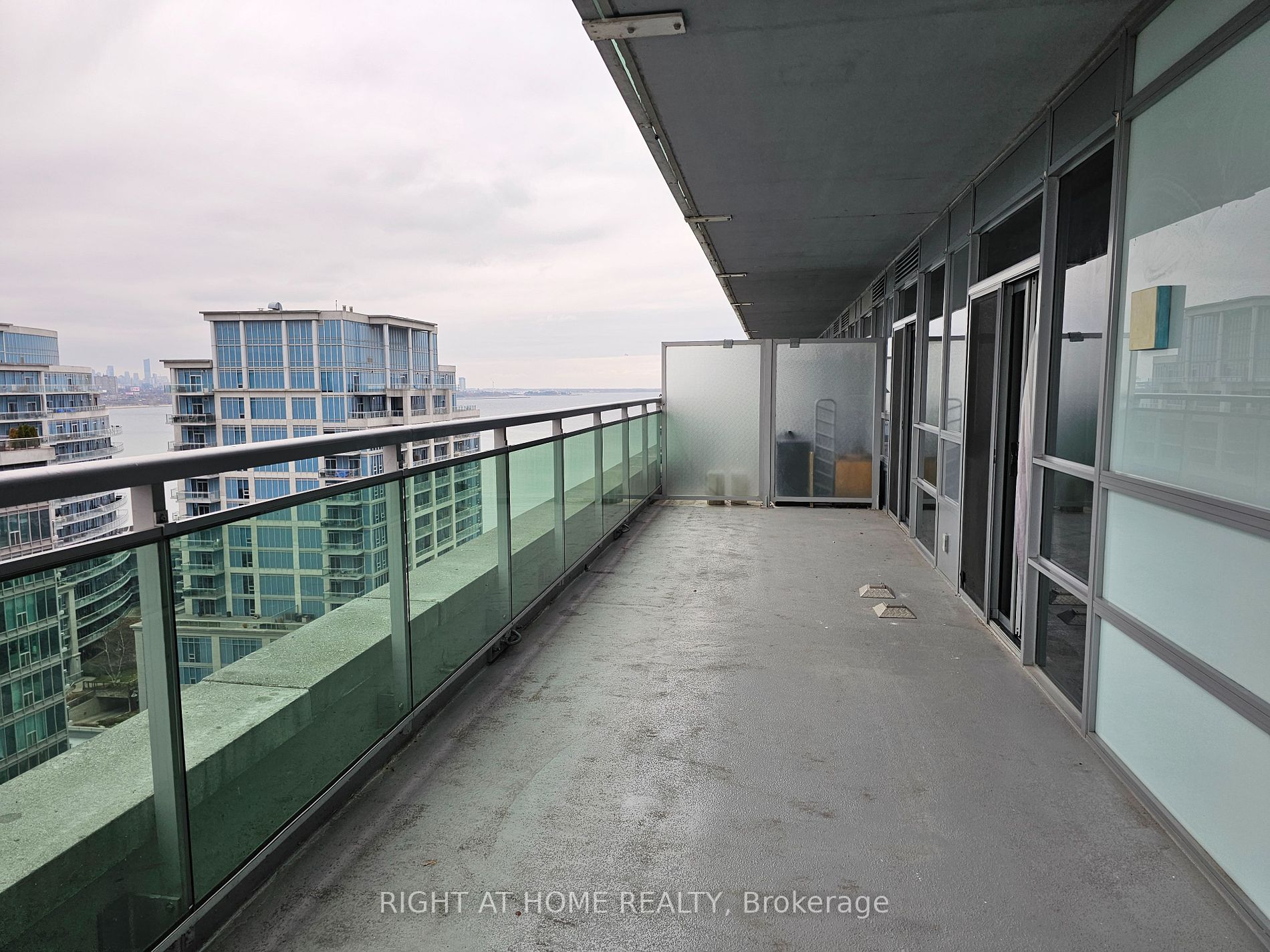 16 E Brookers Lane 1404