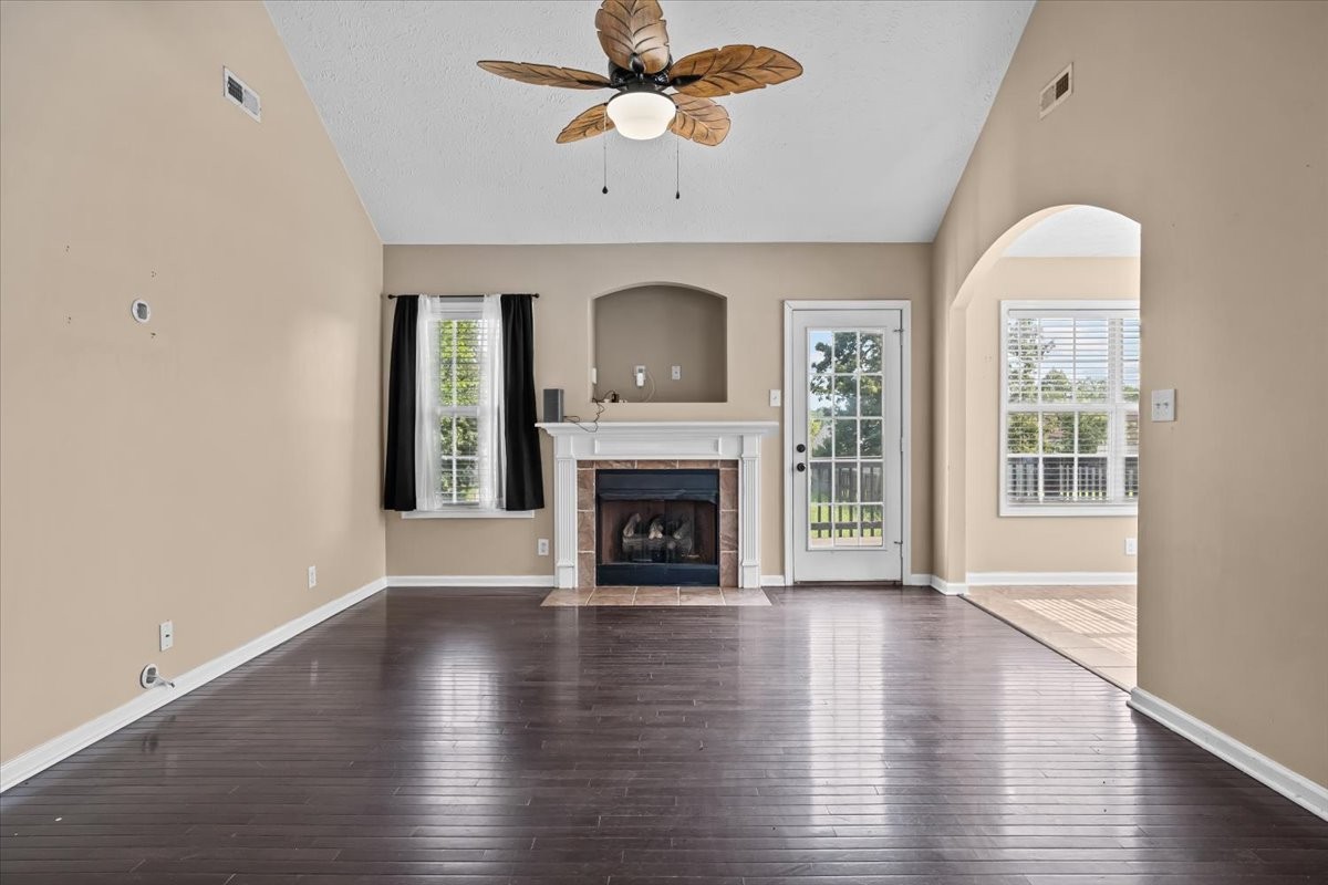 1613 Broad Cir
