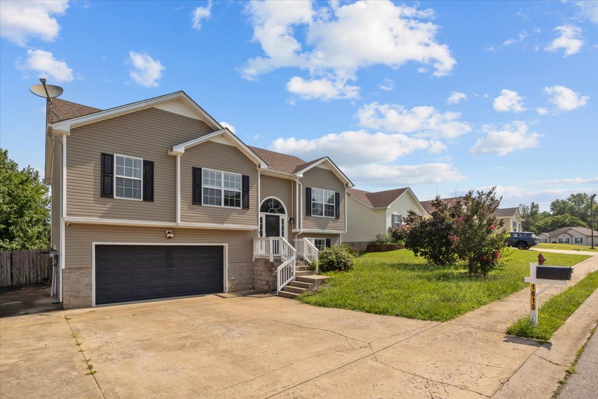 1613 Broad Cir