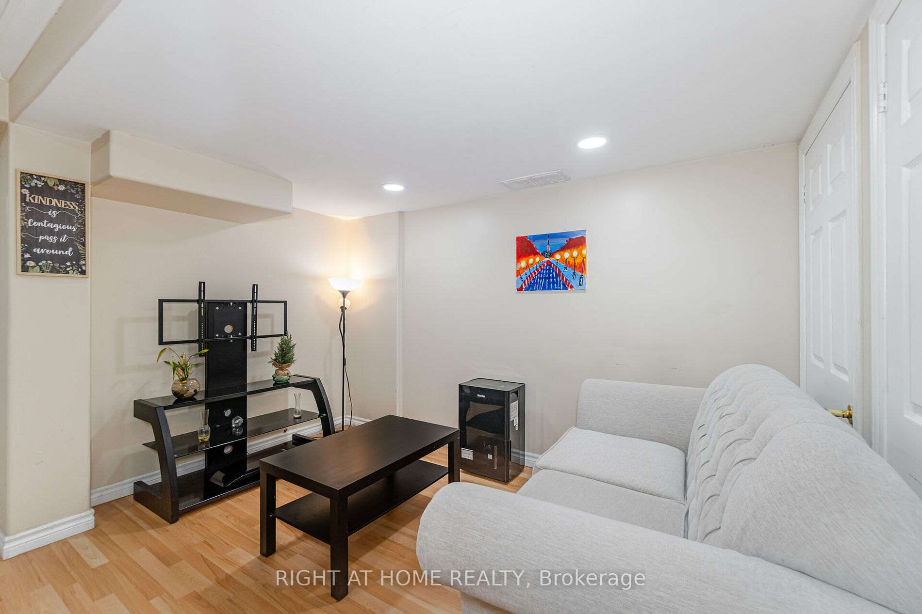 811 Othello Crt