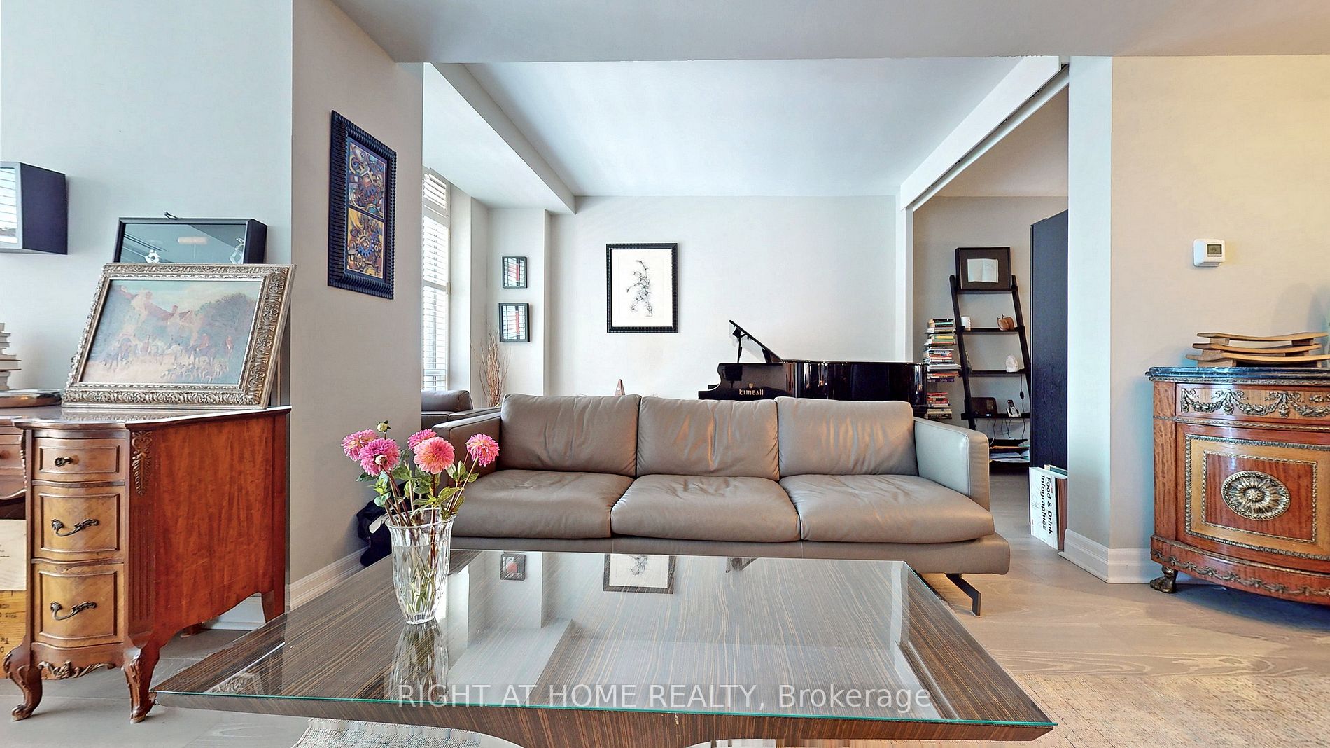 500 W Queens Quay 808W