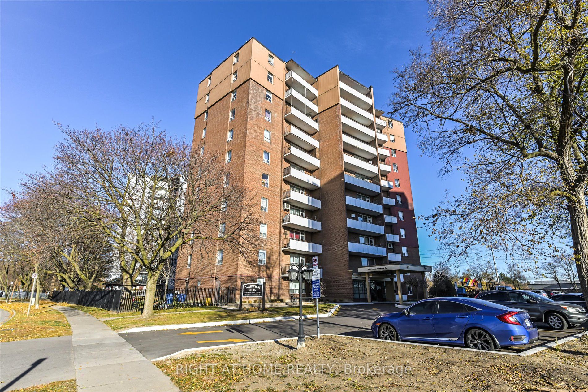 3105 Queen Frederica Dr 905