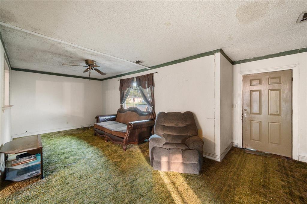 905 G W Jackson Avenue