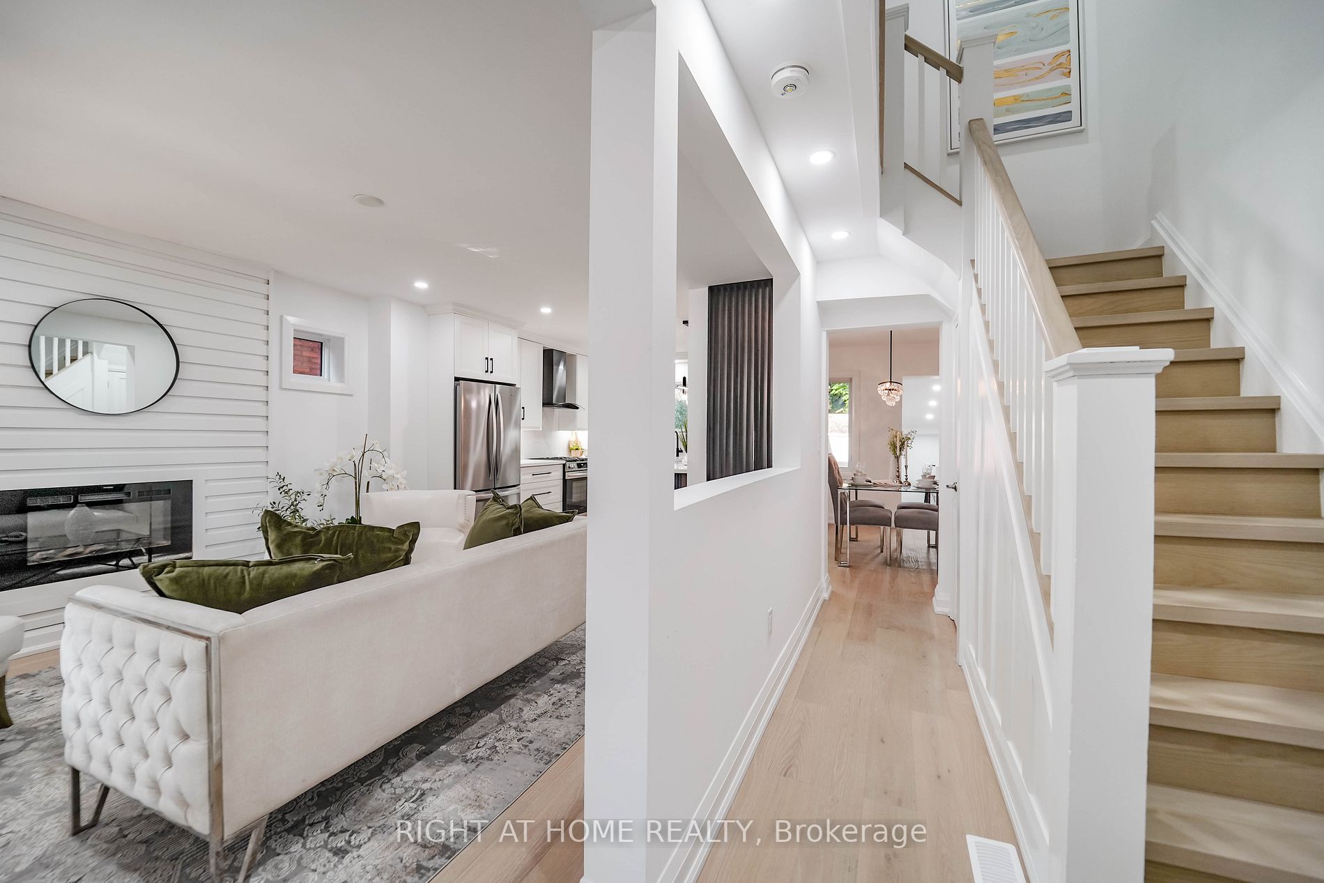 801 Coxwell Ave