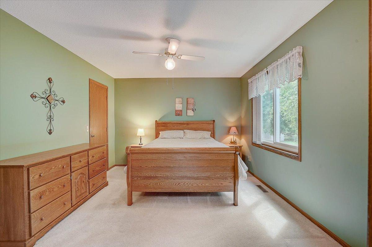 11211 Virginia Avenue N