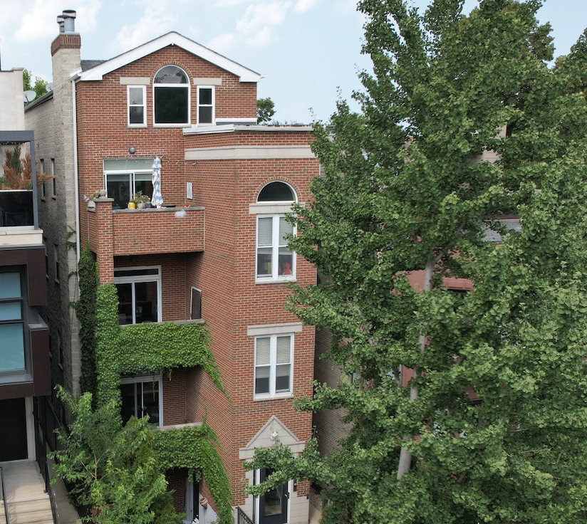 Been looking for a great two bedroom condo with two full baths AND parking, right in the middle of Lincoln Park? Well LOOK NO FURTHER! Welcome to this well-appointed, south-facing home that has everything you need, and much more! Enjoy the open floor plan with eat-in granite/stainless kitchen open to living areas. Features include: Front AND rear private decks, generous room sizes throughout, hardwood floors, central heat/air, ceiling fans, high ceilings, a well positioned second bedroom and luxurious primary bedroom. The huge primary bedroom suite offers: room for a king sized bed, walk-in closet, marble bath, and double vanity sink. Southern exposure allows for maximum natural light. Intimate three-unit building located smack dab in the center of Lincoln Park, with literally everything around you. Numerous top-notch restaurants, boutiques, parks, schools, nightlife and transportation options all just just out your door. Parking space INCLUDED IN PRICE. Unbeatable.