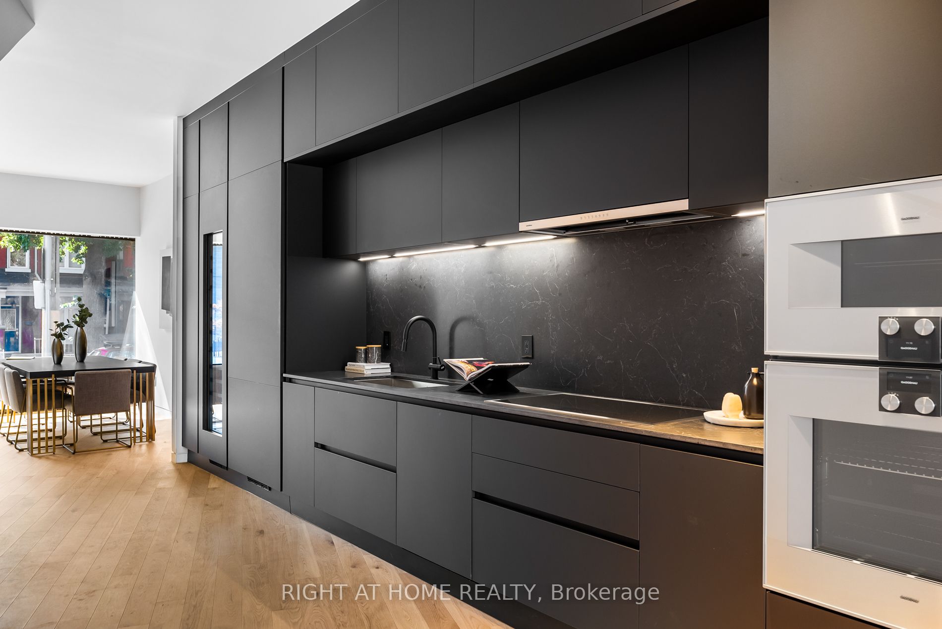 44 Foxley St