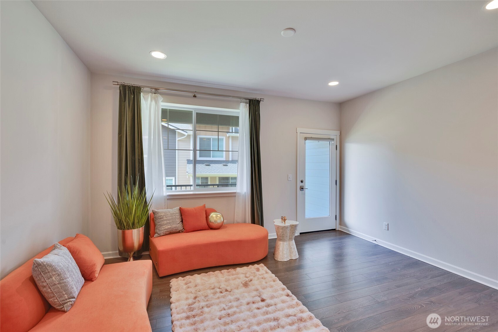 Like *NEW Taylor Morrison Resale!  The Alba floor plan is a cozy, spacious open floor plan that draws you straight to the kitchen with an abundance of shaker style cabinets that feature soft close doors/drawers, plus a massive island w/breakfast bar seating. Upstairs you will find the primary suite, additional guest room, and laundry room. Watch the sunset from your deck or step out for some fresh air as you meander through the community’s walking paths. Just steps away to the dog park, picnic shelter and park nearby.  Easy access to HWY 167 and Kent Station for shopping, dining and entertainment options. Territorial view and amazing sunsets! PRE_INSPECTED !