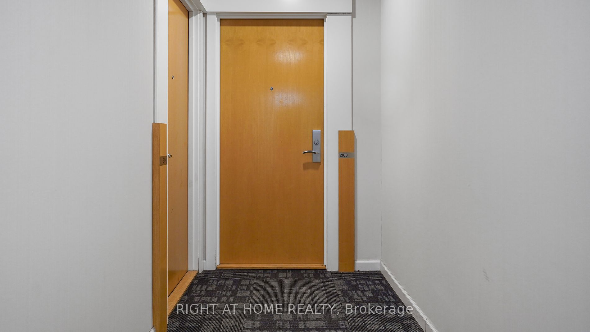 375 W King St 2103