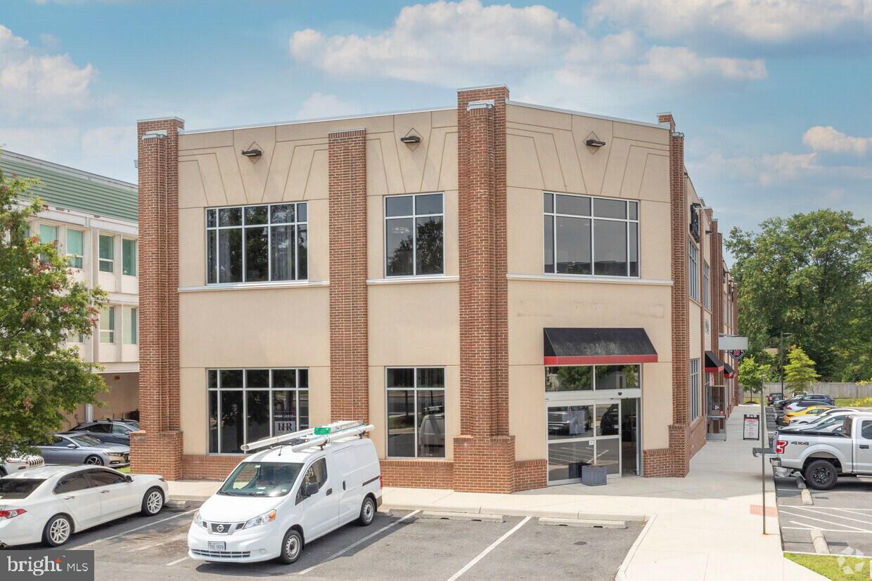 7121 Leesburg Pike 2-1