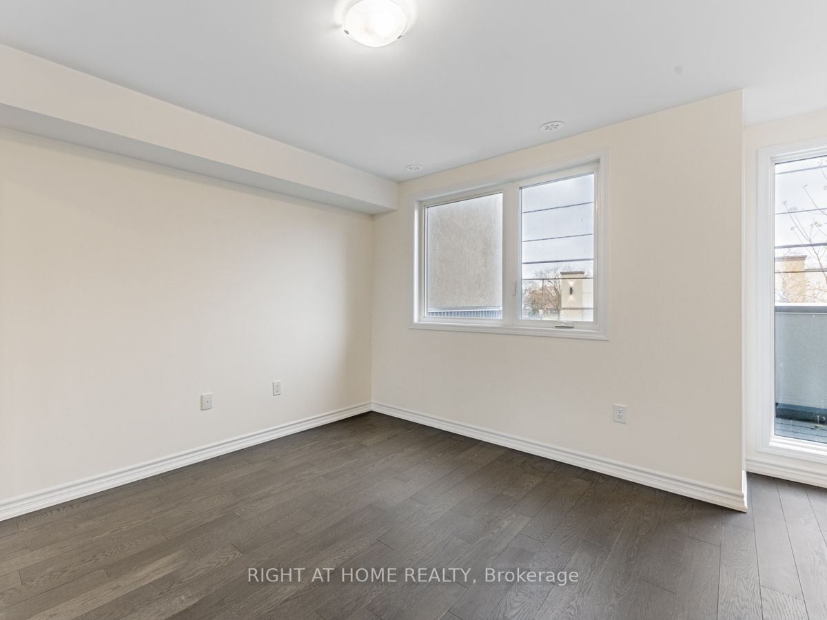 1972 Victoria Park Ave #21
