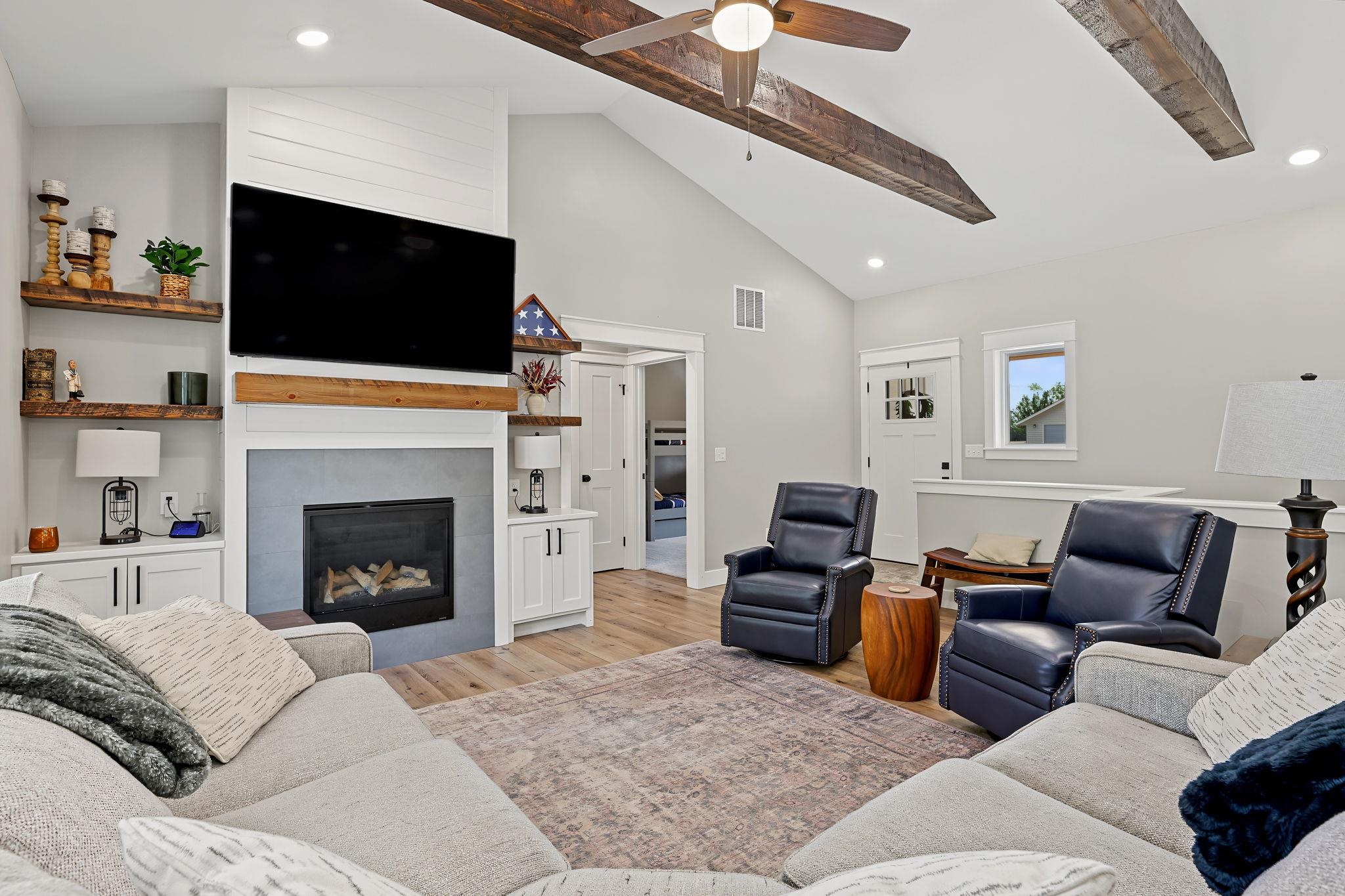 2116 Eastridge