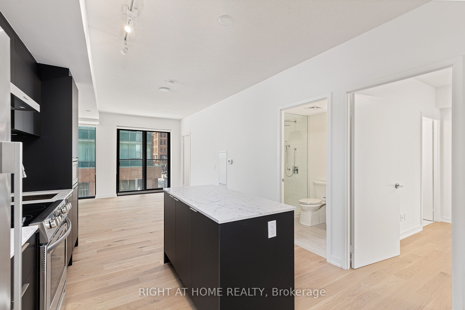 25 E Richmond St 315