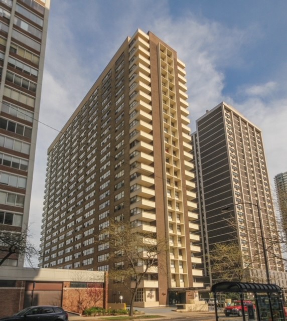 AUG. 1, Spacious 1 bedroom with lake views from every window in this condo located in Edgewater's desirable El Lago Tower. Spacious open living/dining room with views for miles. Custom laid engineered hardwood floors throughout, granite counters, backsplash, oversized closets for plenty of in-unit storage with additional storage unit in the building. Huge bedroom offers more closets and space for king furniture, updated bathroom with accessible shower with glass door. Rent includes 24-hour doorman, bike parking & short term car loading area, cable and internet, and a roof deck with stunning VIEWS! Card Laundry Room and gym in building for fee. Ideal location with easy access to lake, bike trail, parks, beaches, grocery stores, Loyola, public transportation & Lake Shore Drive. Possible Parking near by, not available at the building. No Pets/No Smoking. Move- in fees. Tenant Occupied, available Aug 1.