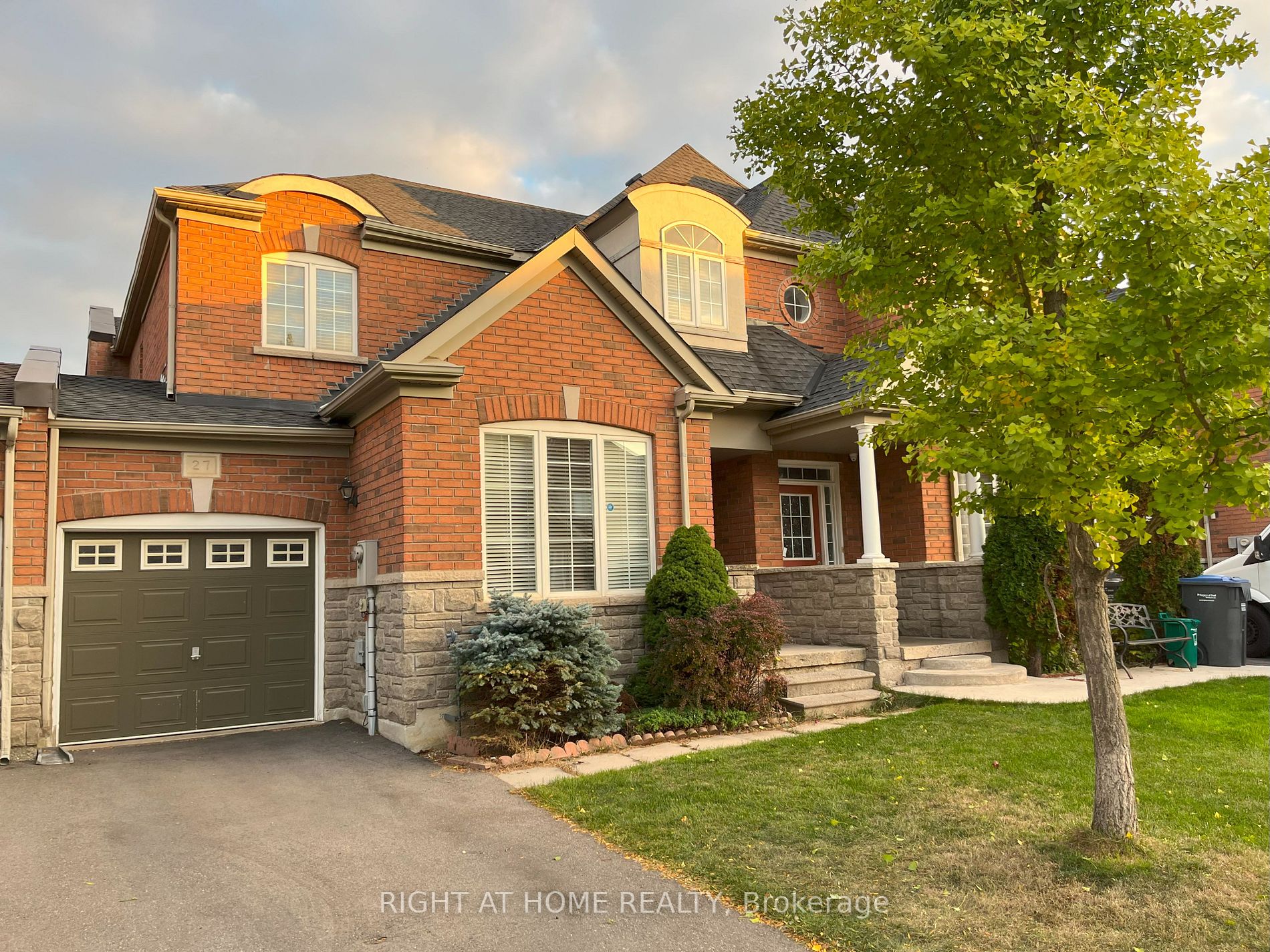 27 Millhouse Mews