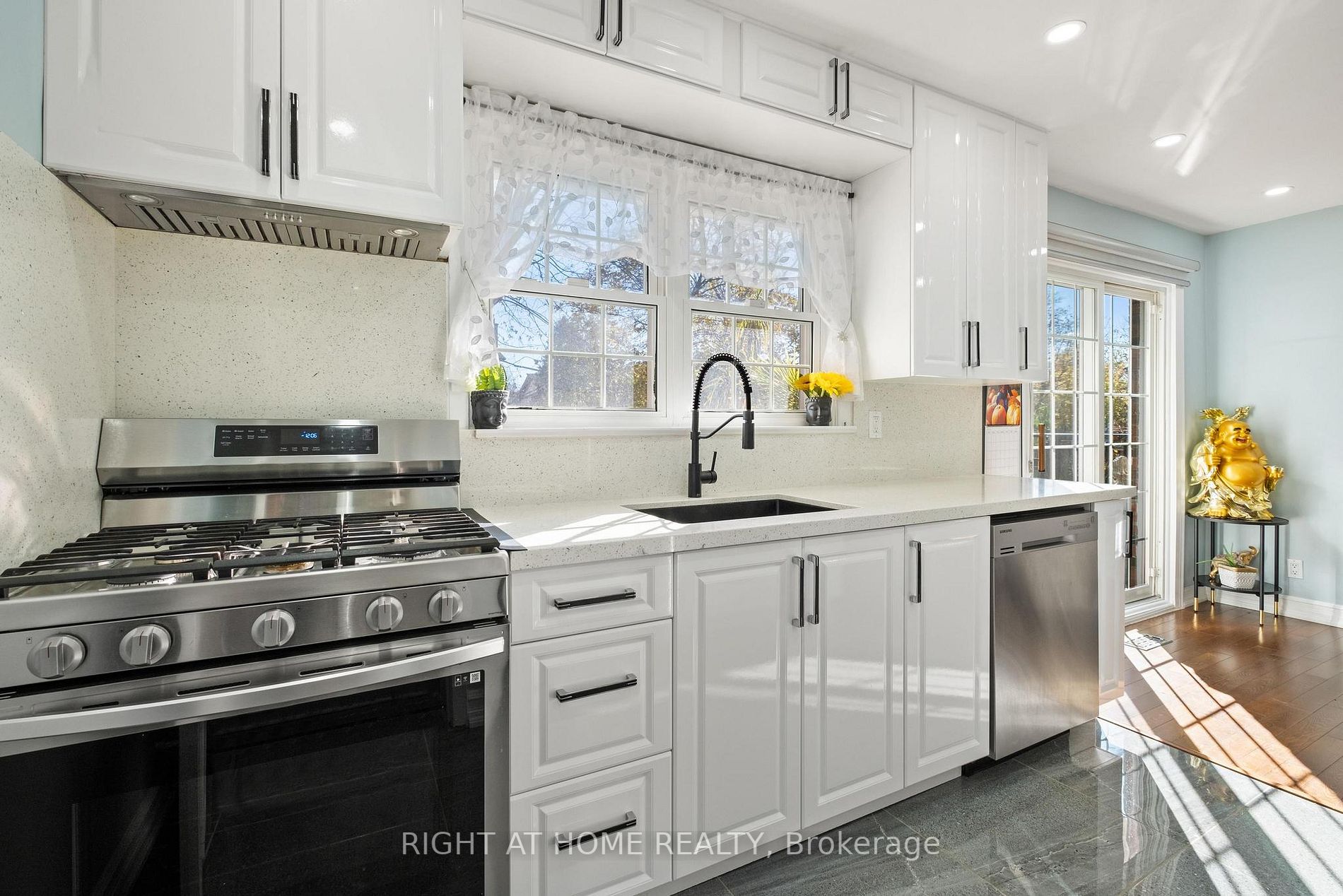 140 Meadowbrook Dr
