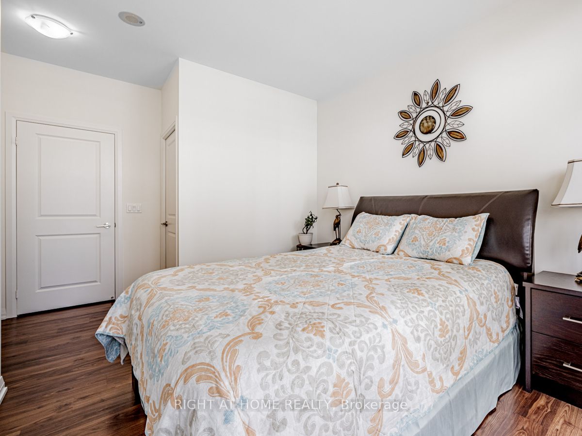 65 E Oneida Cres 1010
