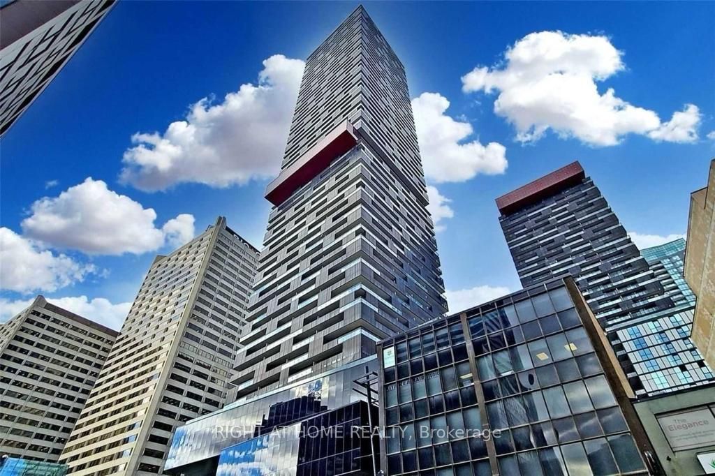 8 E Eglinton Ave 2705