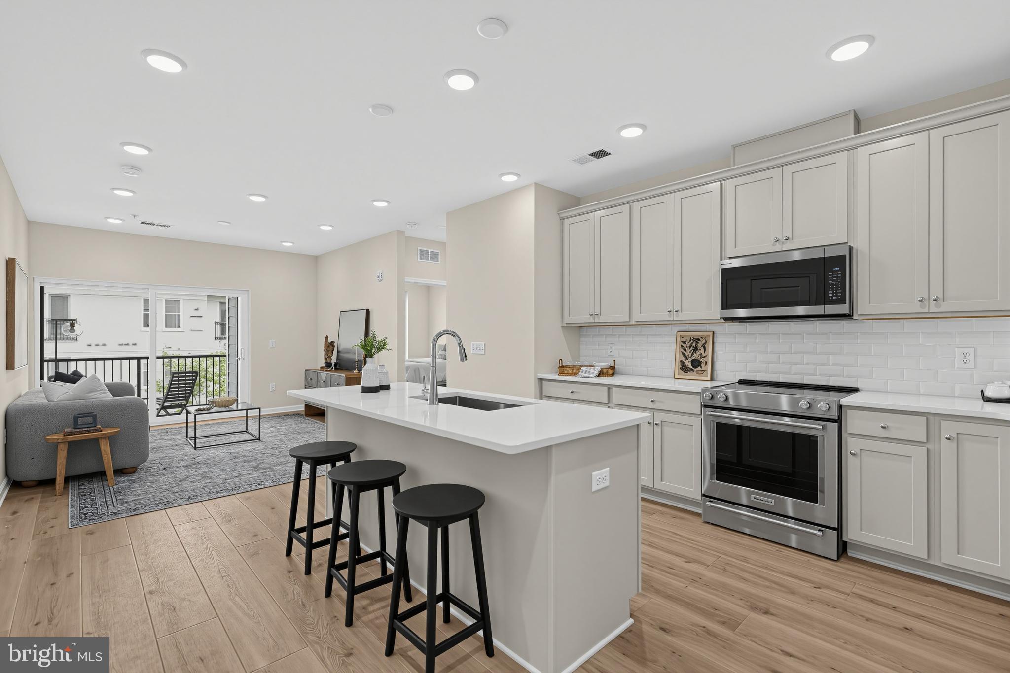 431 Washington Street 2212 FIRESTONE