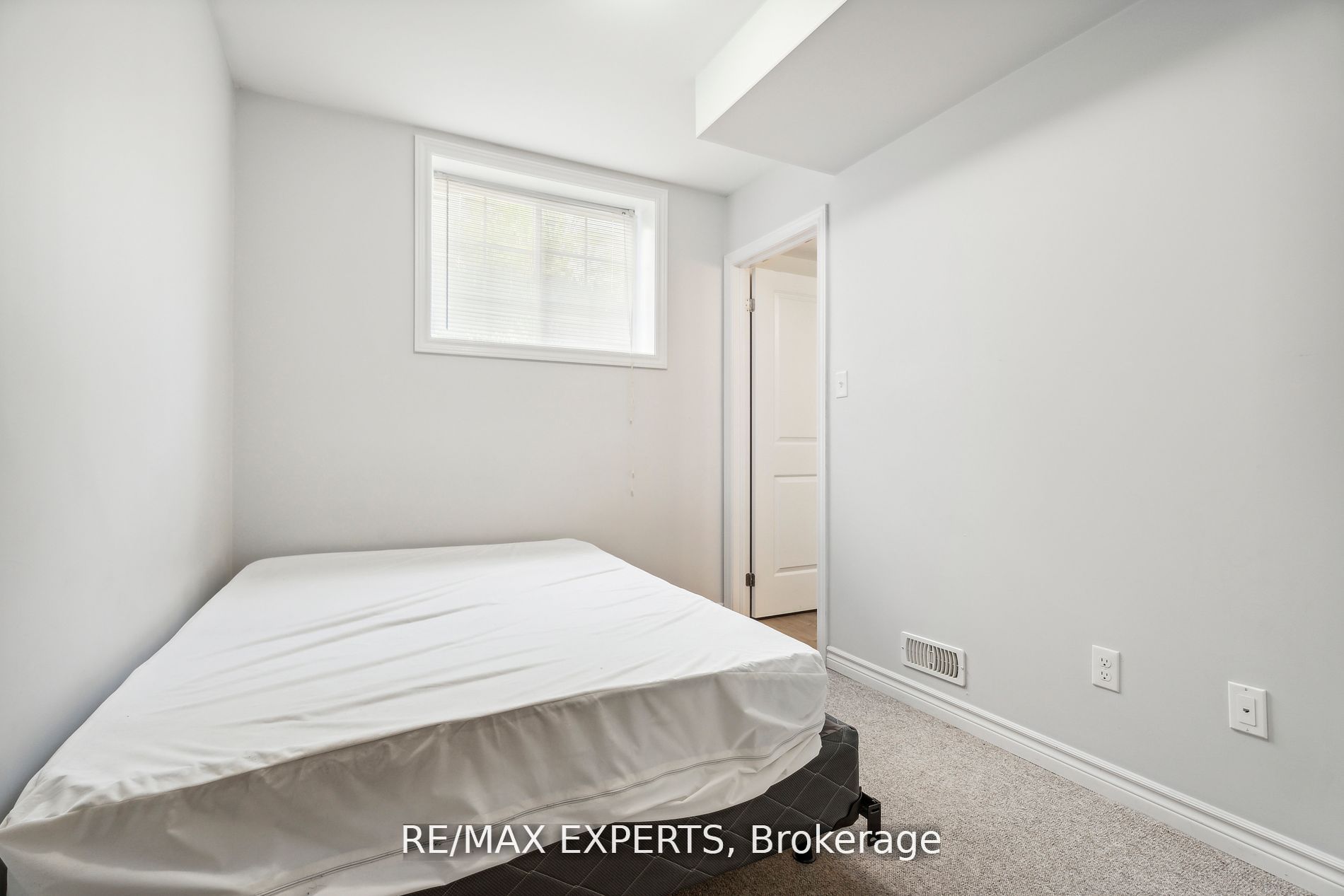 246 Penetanguishene Rd 13