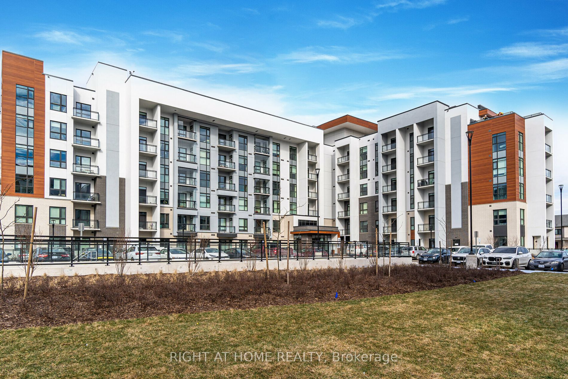 460 Gordon Krantz Ave 213