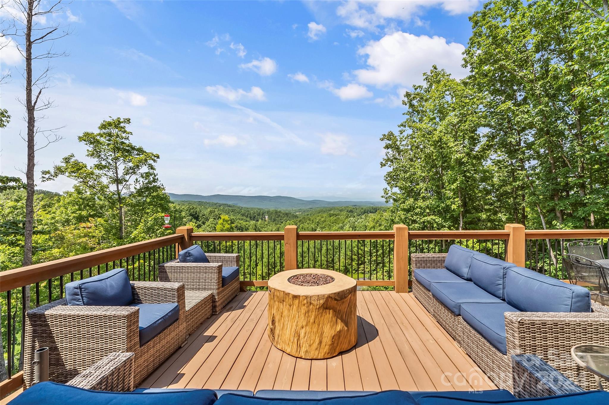 573 Lakeview Trail