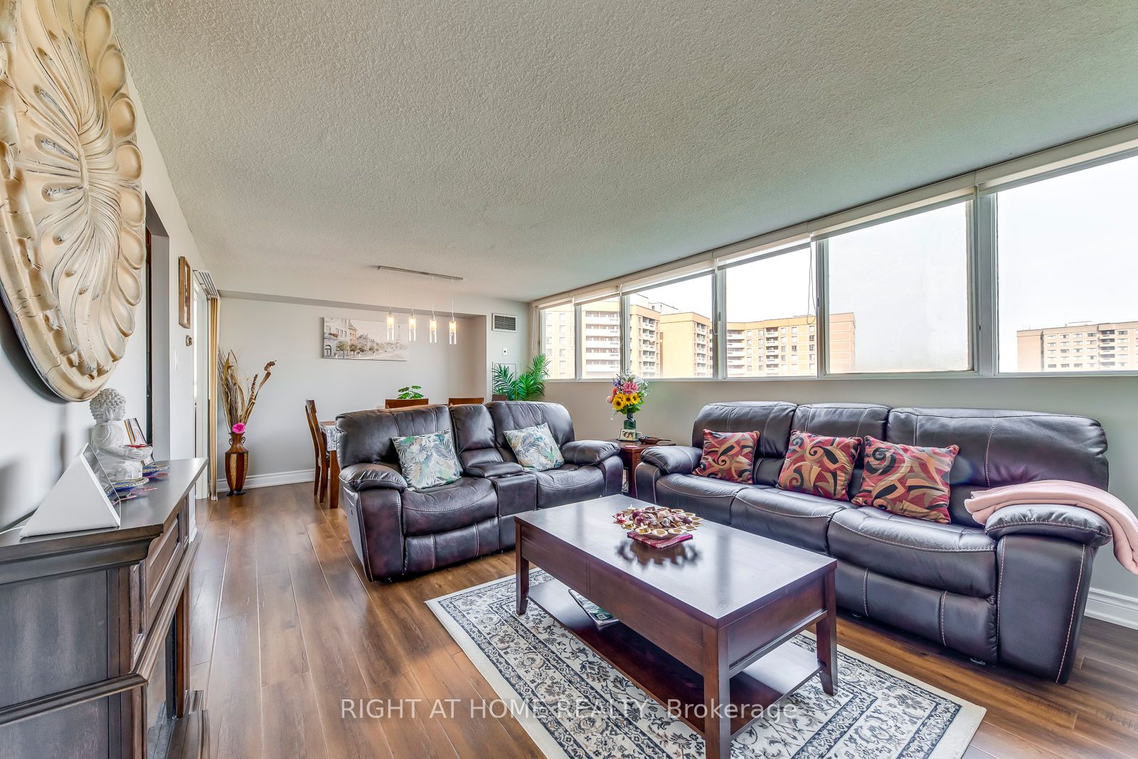3700 Kaneff Cres 1412