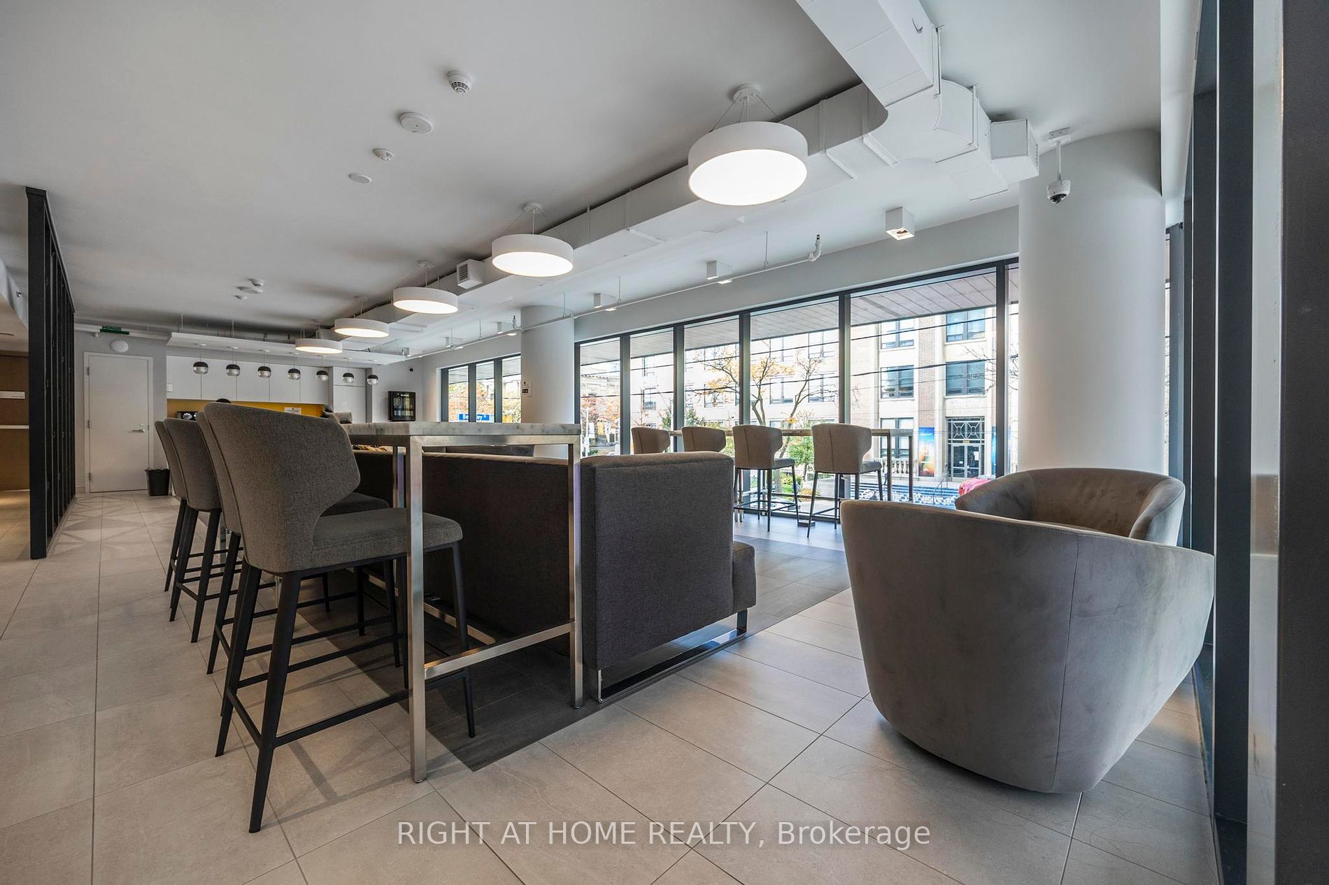 203 College St 504