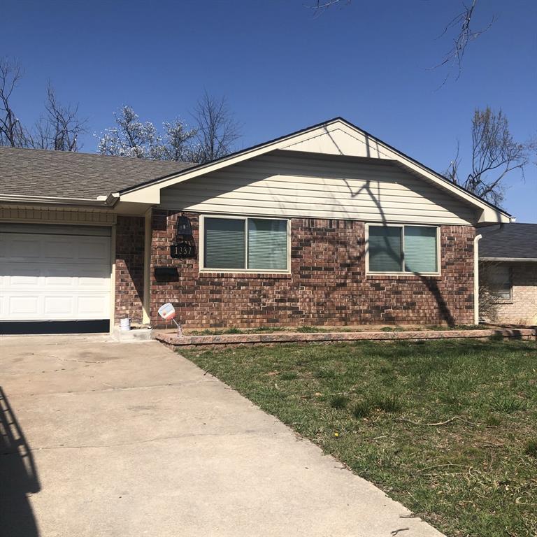 Charming Updated Brick Home Near OU! Step into comfort and style with this beautifully updated 2-bedroom, 1.5-bath brick home nestled in a prime Norman location! Mature shade trees and timeless curb appeal.
Remodeled kitchen with modern finishes and ample cabinet space. Gleaming wood flooring throughout for warmth and elegance Ceiling fans and window treatments included for year-round comfort
Close to elementary schools, parks, and shopping centers. Enjoy easy access to local dining, entertainment, and outdoor recreation