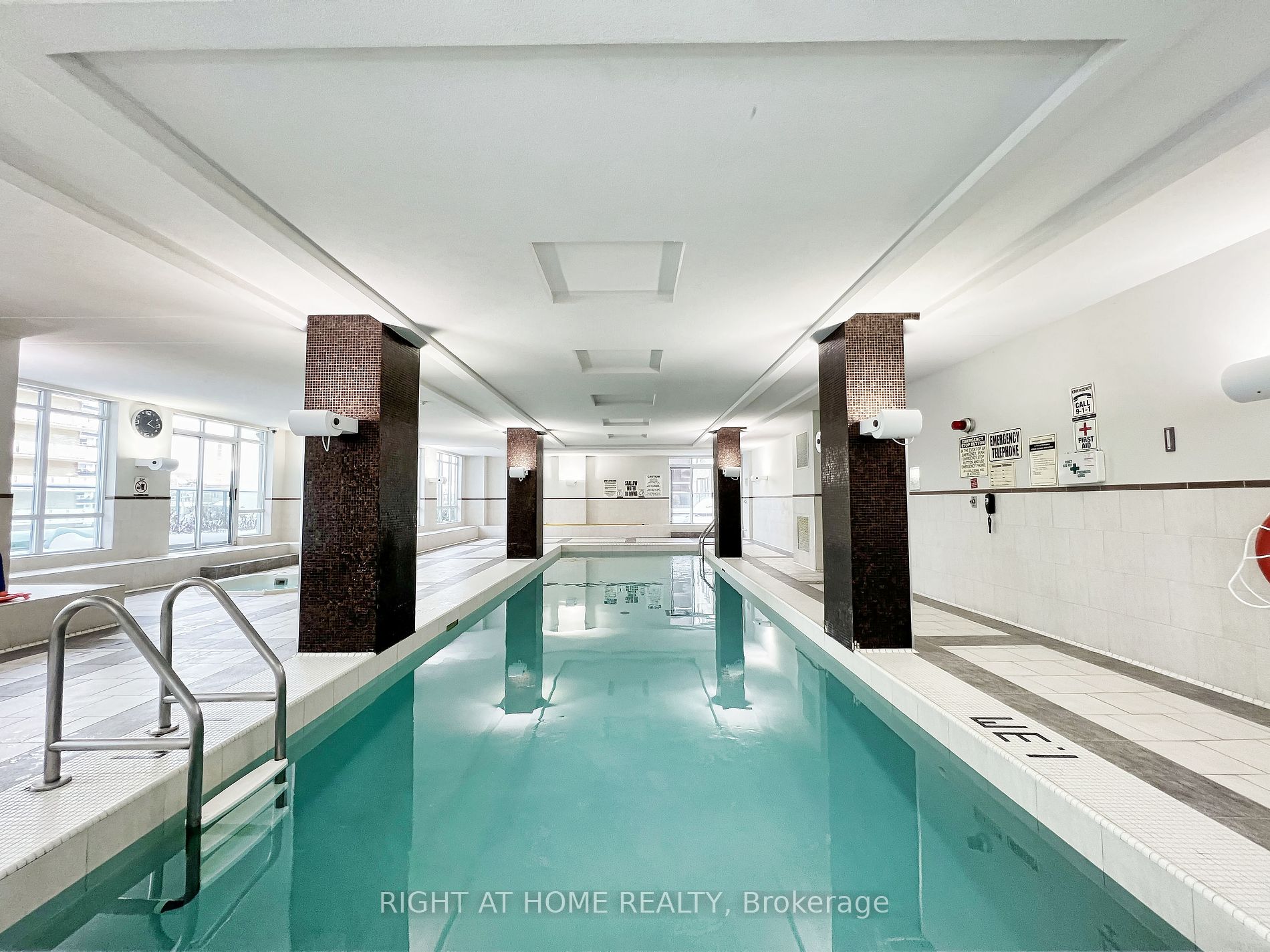 212 E Eglinton Ave 502