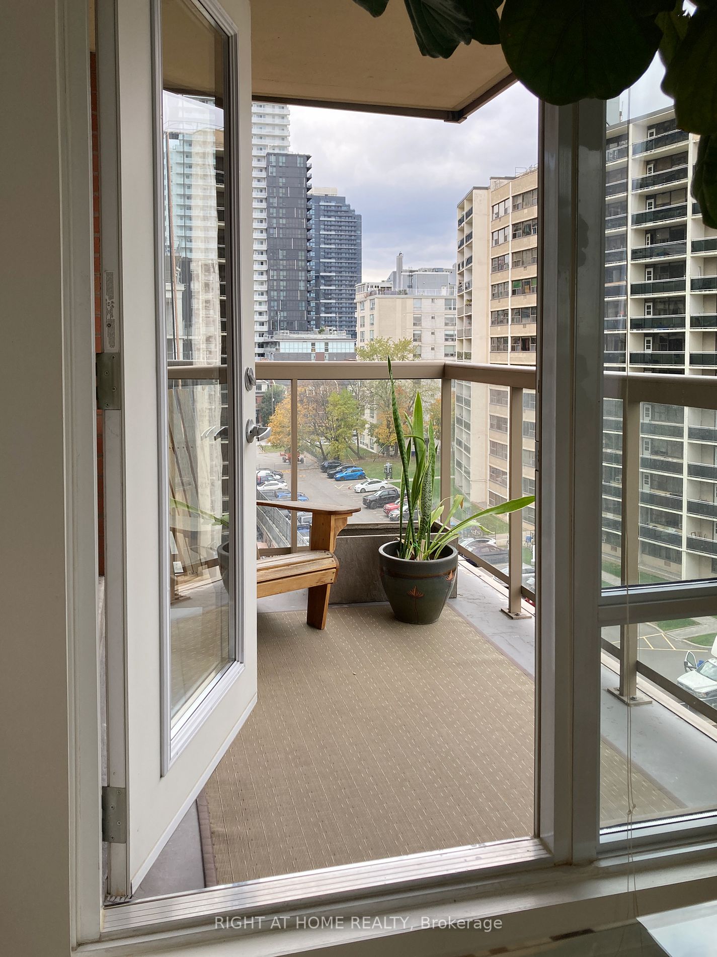 900 Mount Pleasant Rd 704