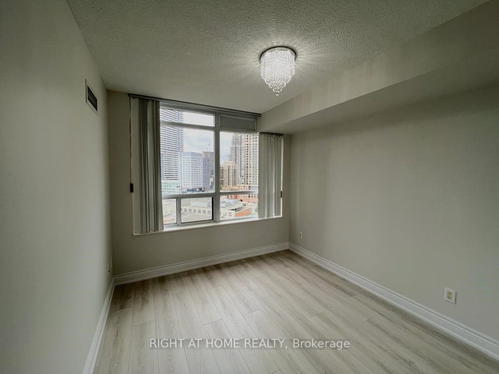 310 W Burnhamthorpe Rd 1401