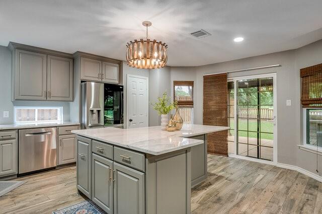 807 Rolling View Court