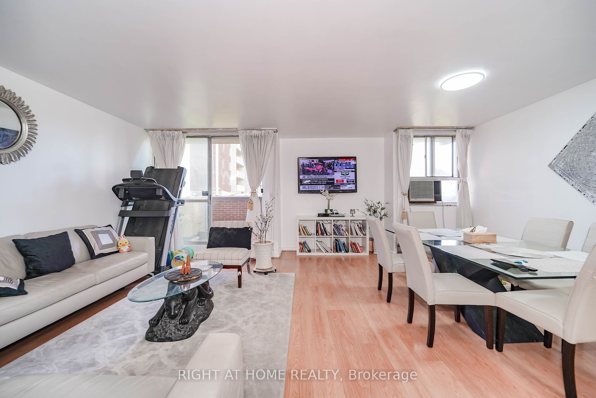 10 Crescent Town Rd 303