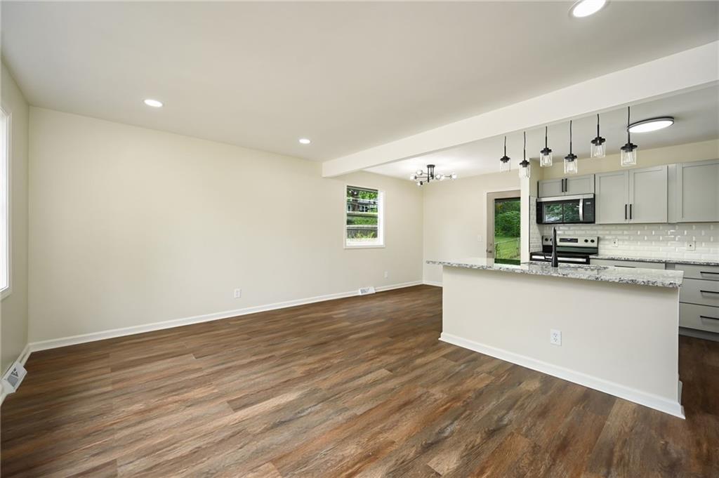 8032 Ne San Rafael Drive