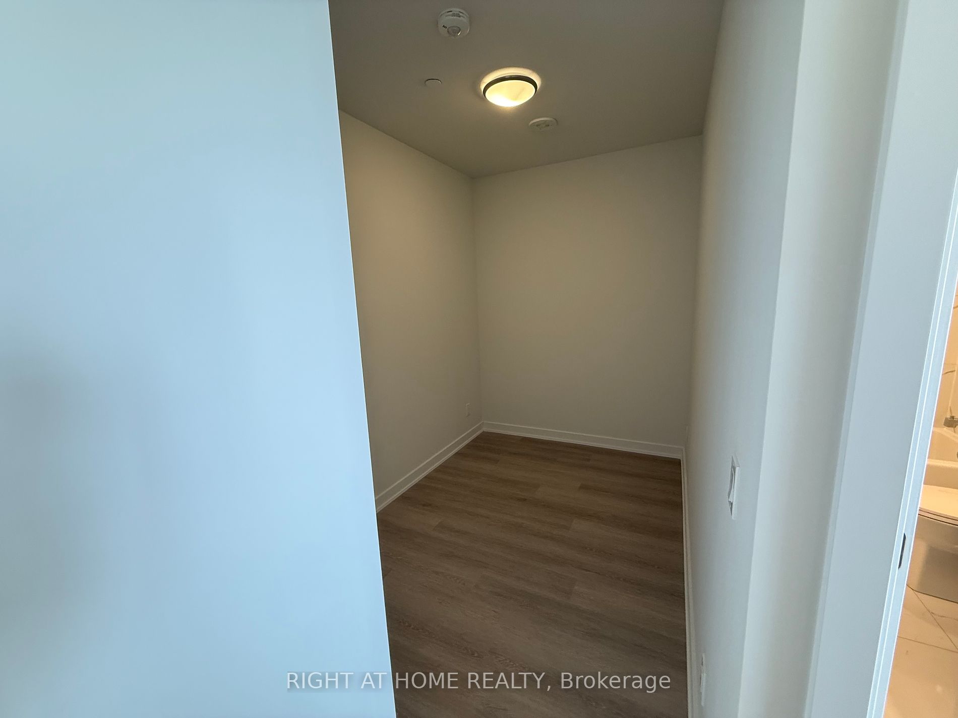 15 Ellerslie Ave LPH07