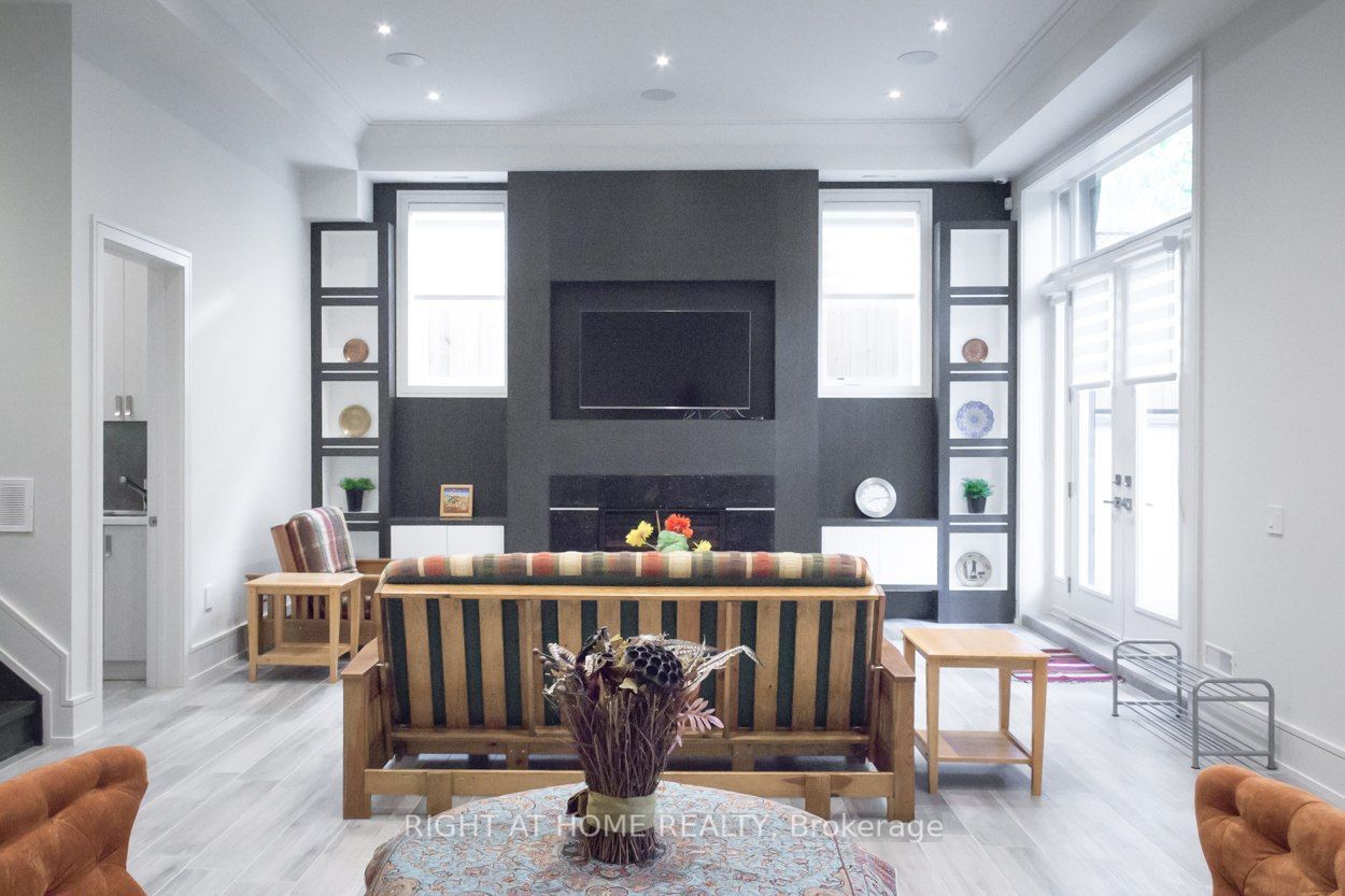 214 Patrica Ave Lower