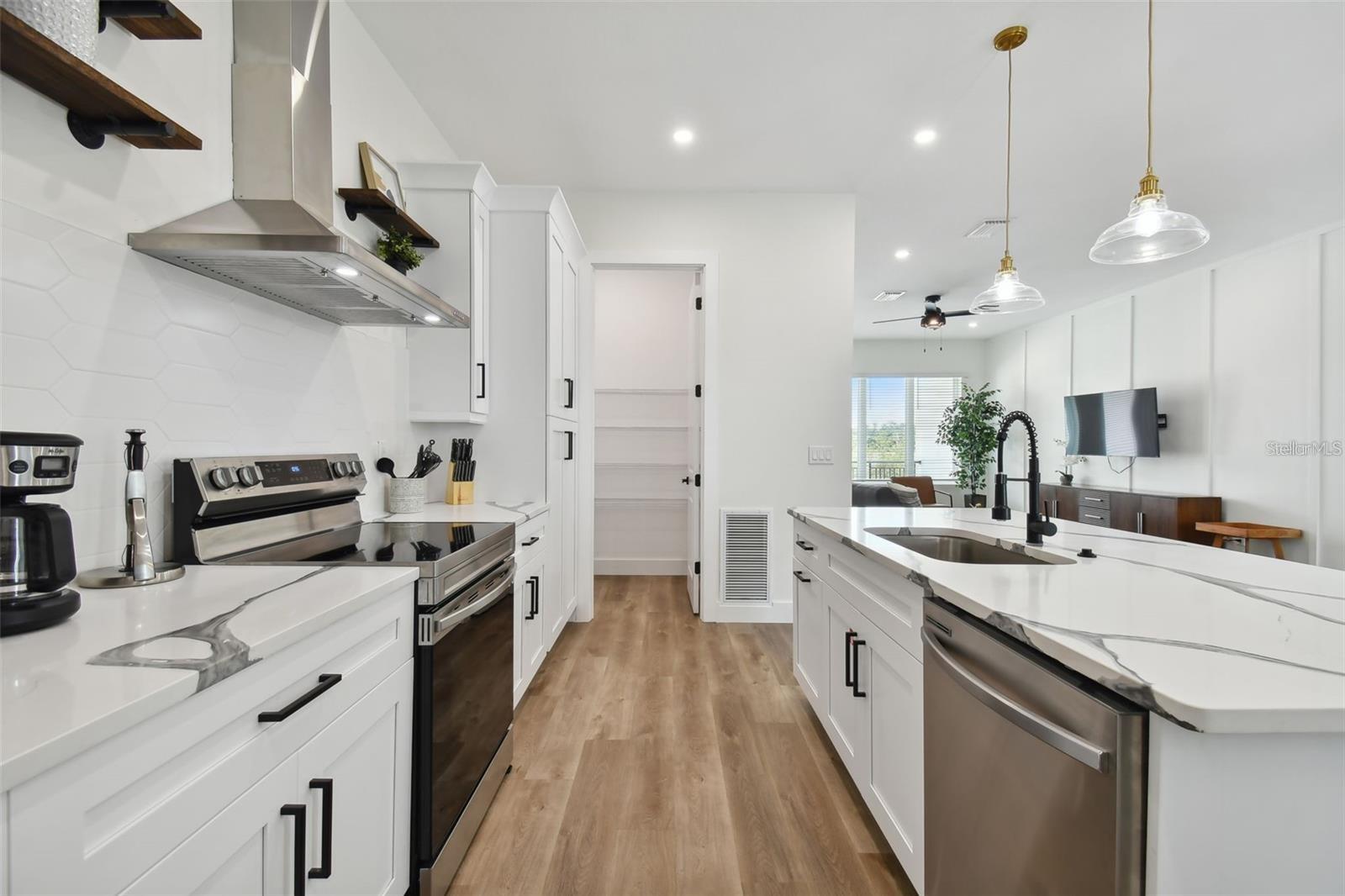 121 E Warren Avenue 1