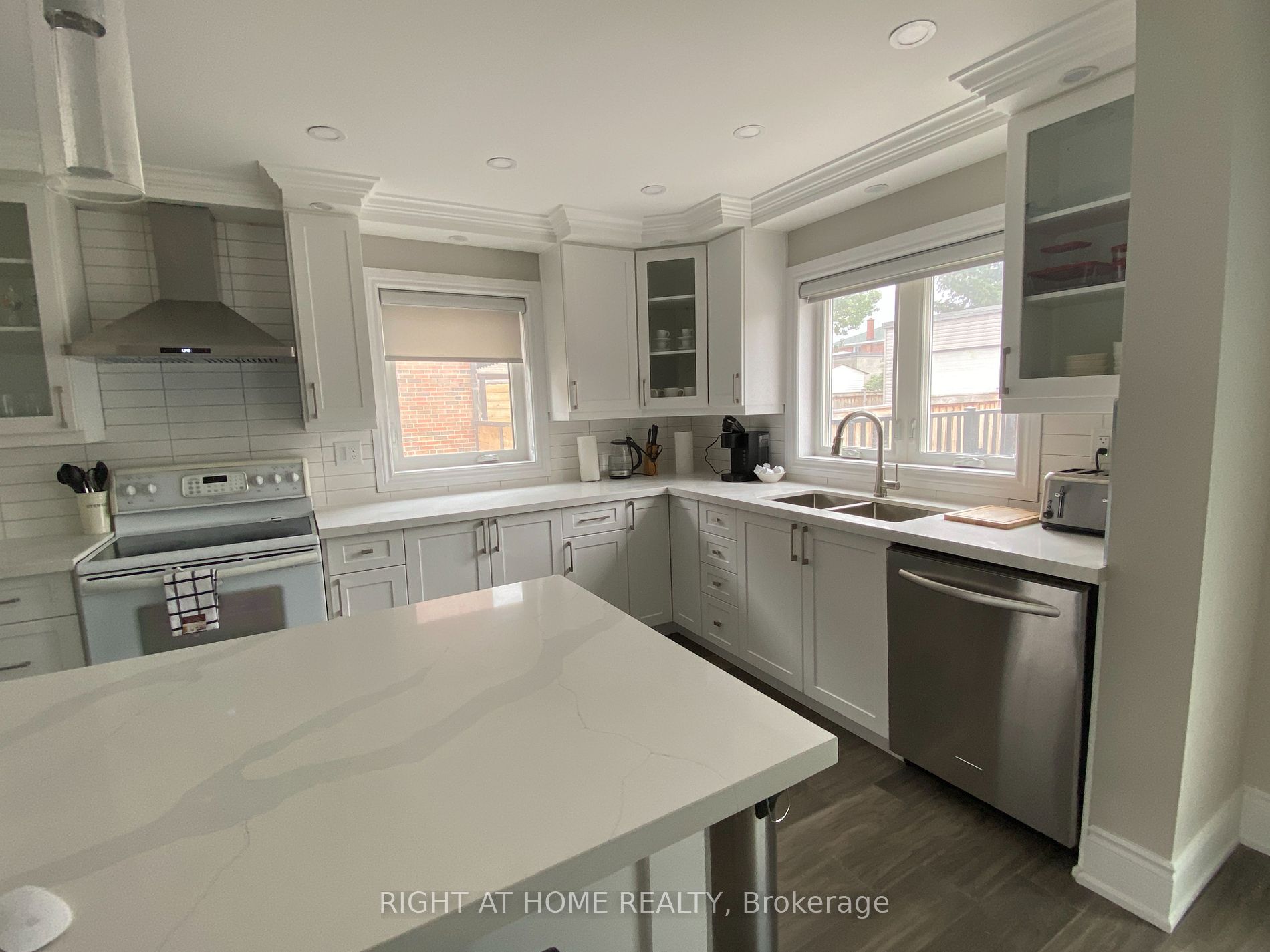 9 Snowood Crt Main