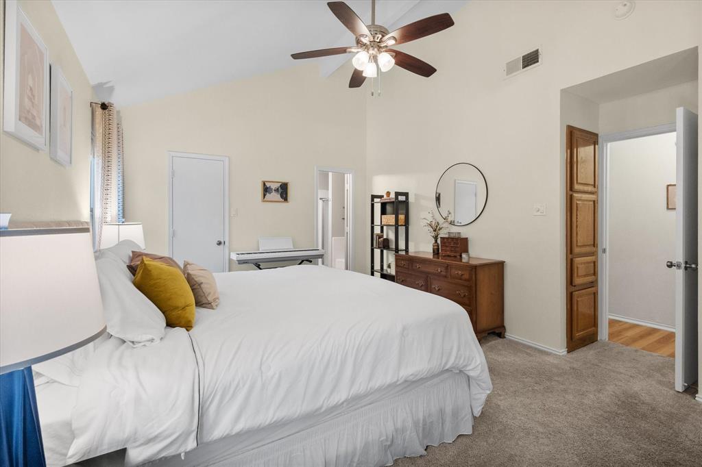 917 W Lovers Lane